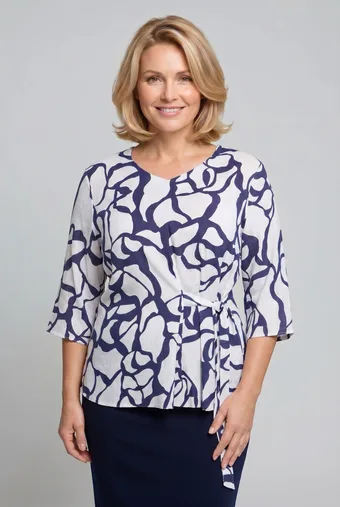 Bluză bej cu model bleumarin și cravată